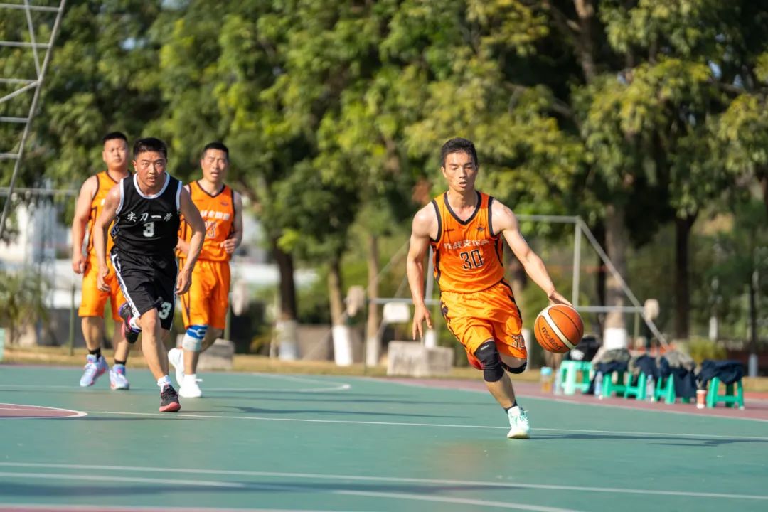 险胜首场状态出色，德国队观众沸腾！，浓眉哥重返赛场气势如虹延续