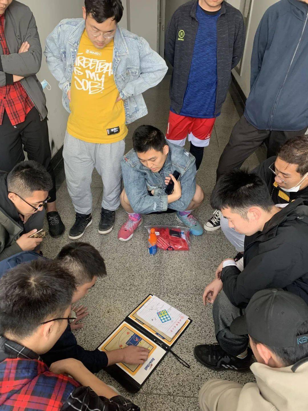 反败为胜引发热议！，科维托娃在RNG比赛中战术调整再创辉煌时刻